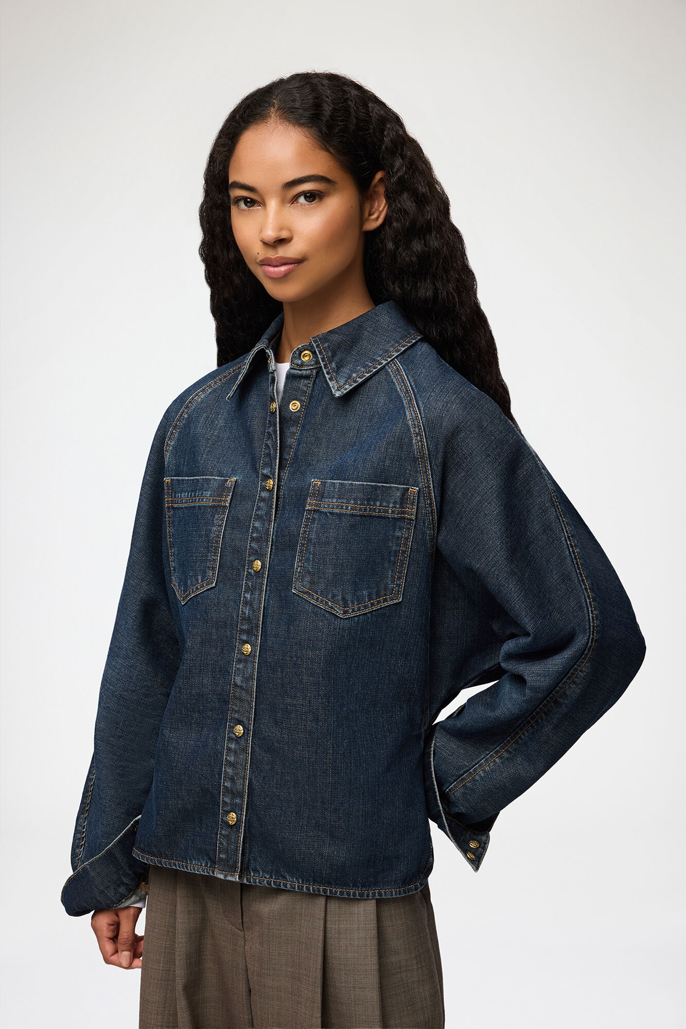 Hemd aus strukturiertem Slub-Denim, Recycled Cotton, in colour Dark Blue Vintage - 1 - GANNI