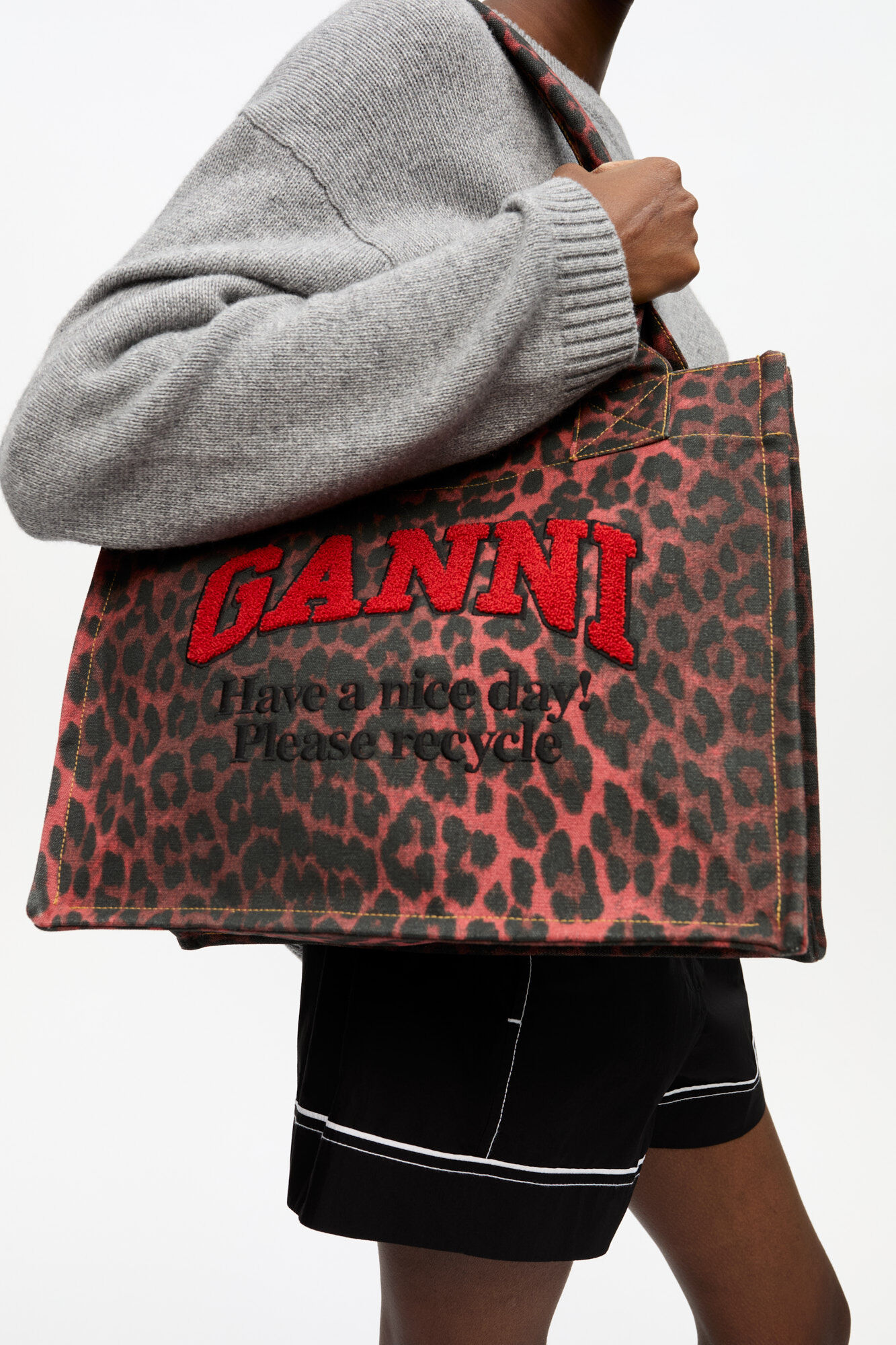 Stor tote med leopardprint, Recycled Cotton, in colour Racing Red - 2 - GANNI