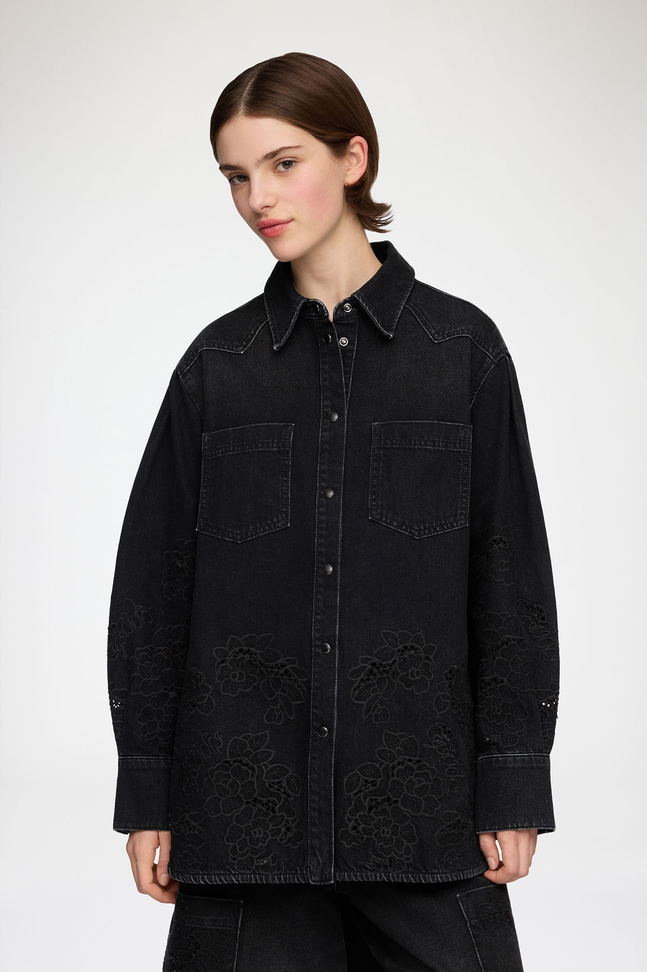 Shirt in Denim Broderie Anglaise, Organic Cotton, in colour Black Washed - 1 - GANNI
