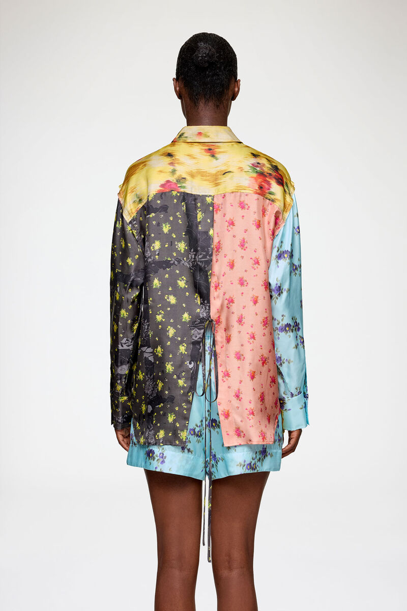 Chemise en soie multi imprim&eacute;e, Organic Wool, in colour Iced Aqua - 2 - GANNI