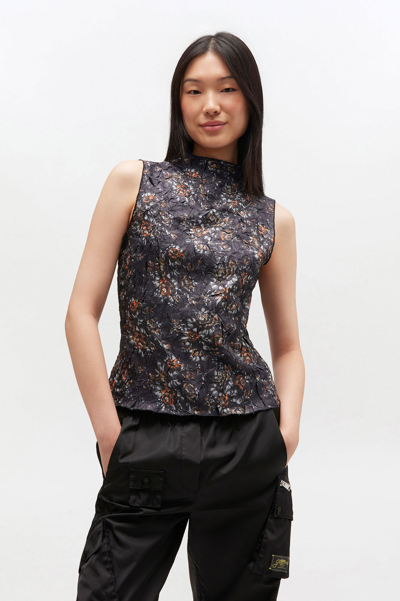 Haut noir à col montant et fleurs, Recycled Polyester, in colour Black - 1 - GANNI