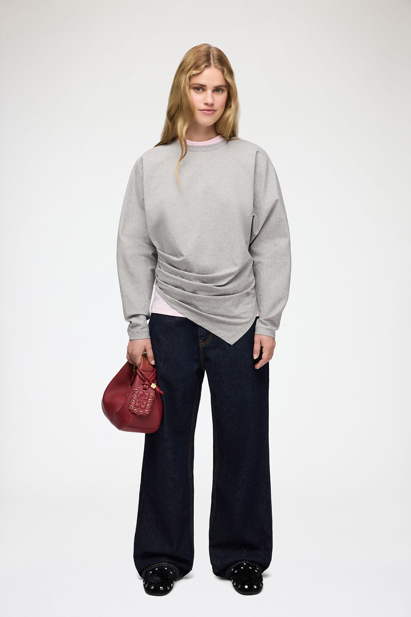 Blouse en jersey drap&eacute;, Organic Cotton, in colour Paloma - 2 - GANNI