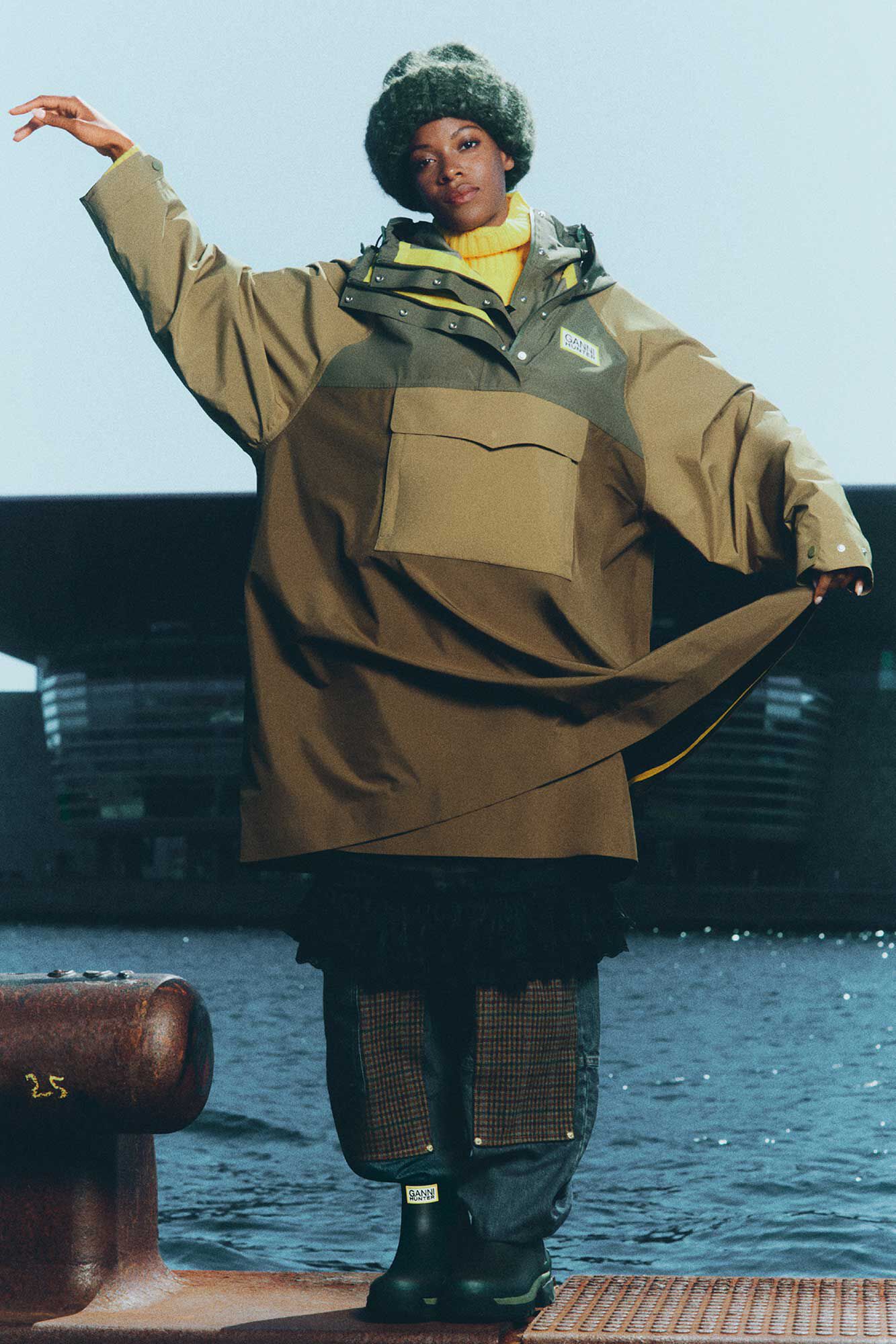 Poncho aus 10K wasserfestem Shell-Material, Recycled Polyester, in colour Military Olive - 1 - GANNI