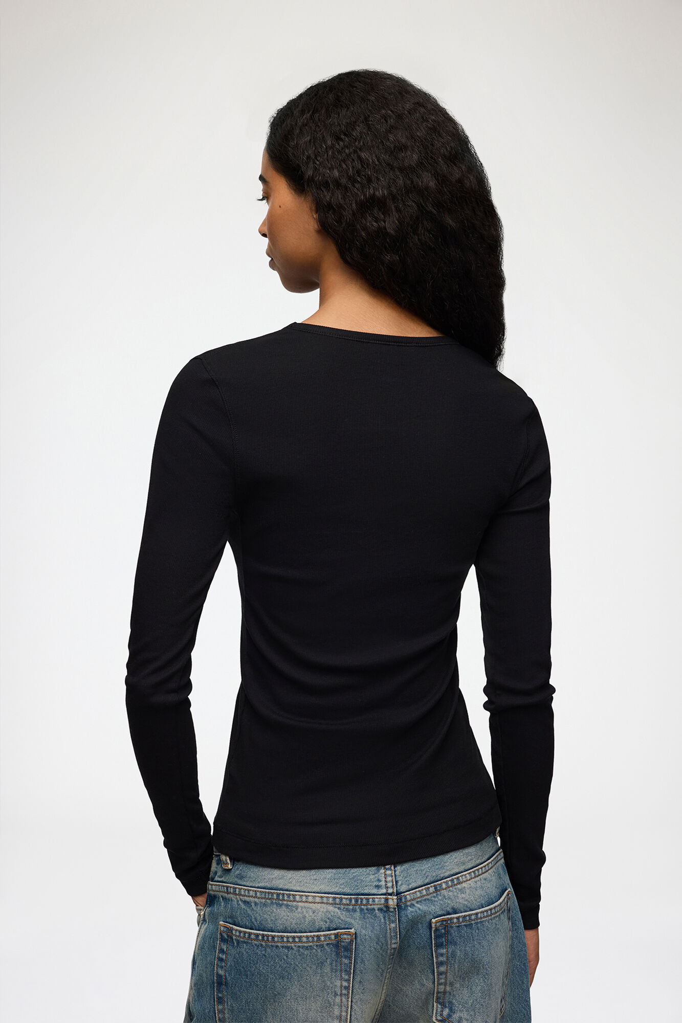 Sort bluse med lange &aelig;rmer og ribbede detaljer, Organic Cotton, in colour Black/Black - 3 - GANNI