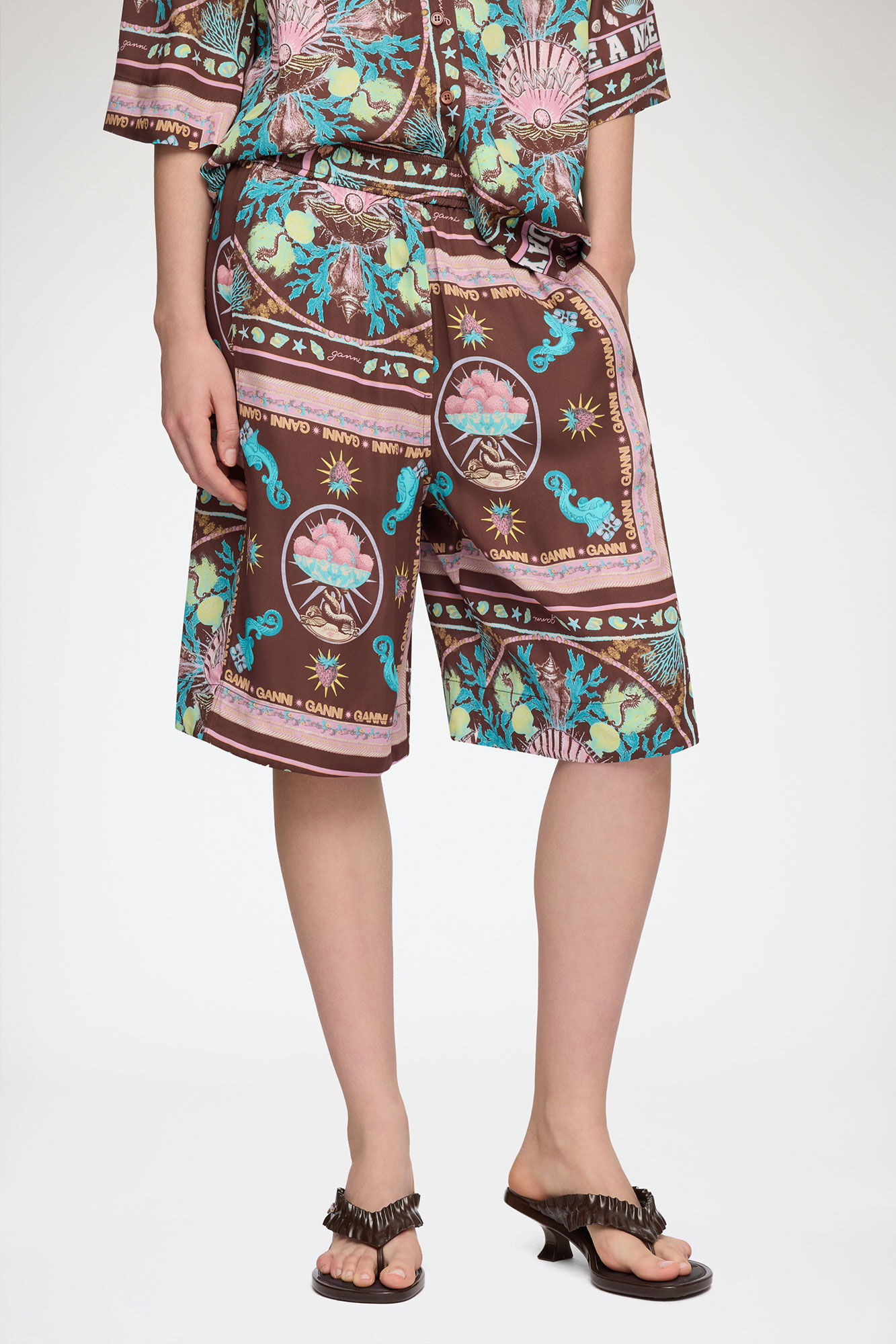 Shorts in Printed Twill, Viscose, in colour Chicory Coffee - 2 - GANNI