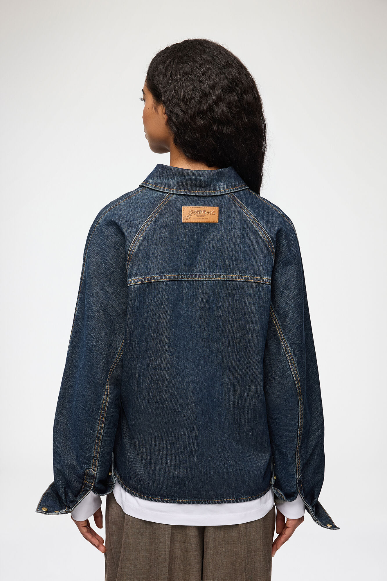 Hemd aus strukturiertem Slub-Denim, Recycled Cotton, in colour Dark Blue Vintage - 3 - GANNI