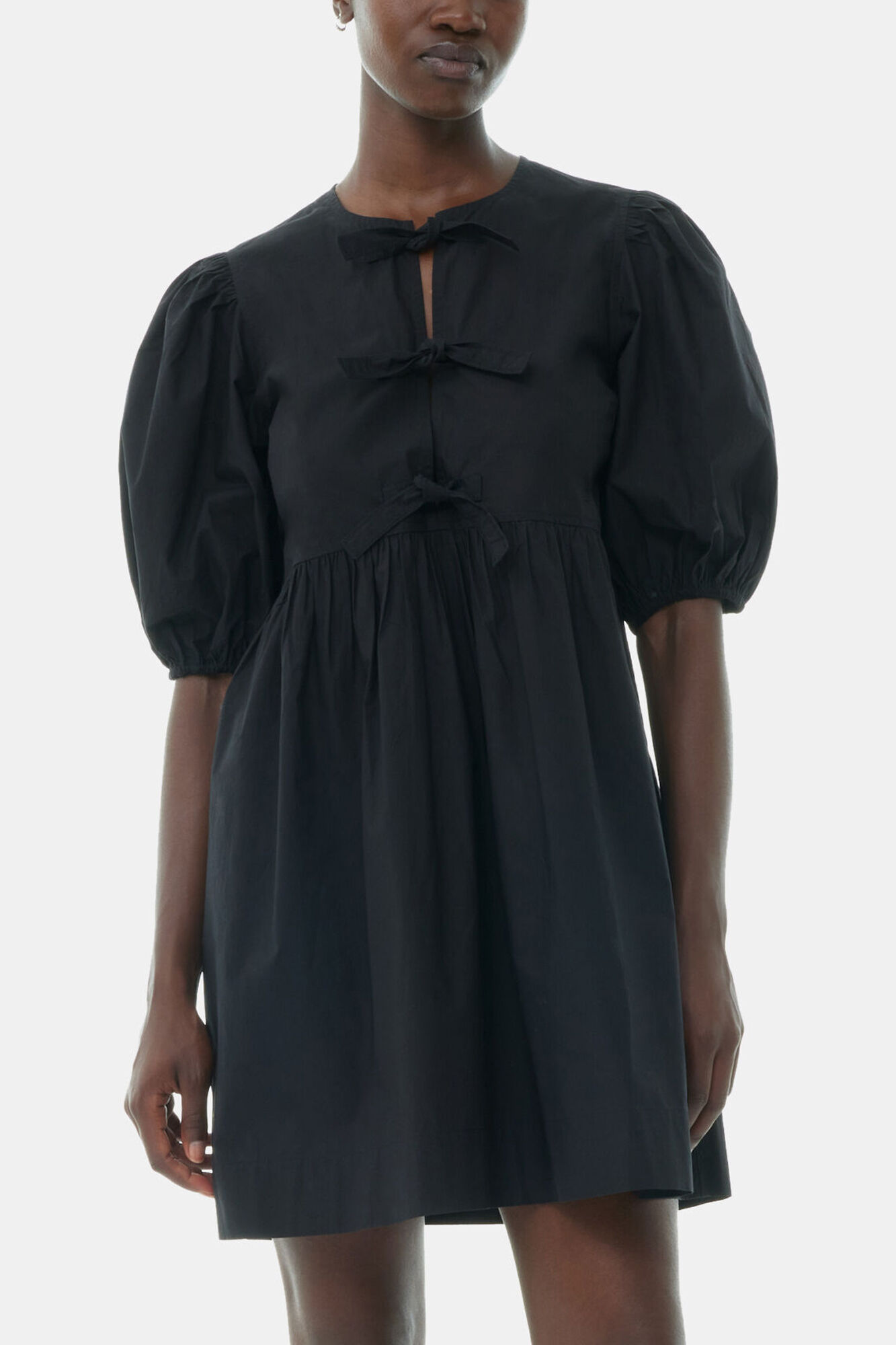 Robe courte en popeline de coton noir avec liens &agrave; nouer, Organic Cotton, in colour Black - 2 - GANNI