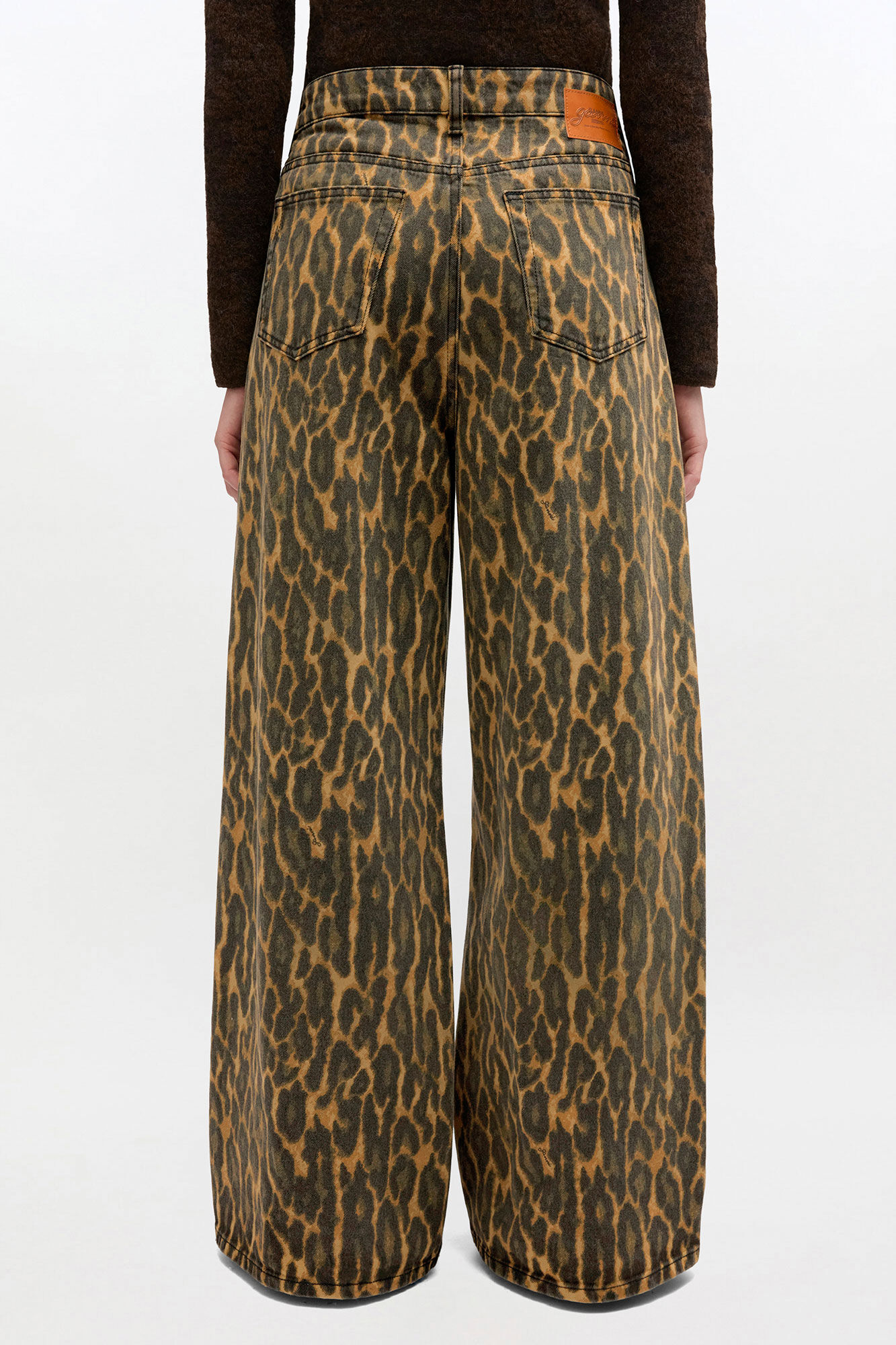 Leopard Baggy Jeans, Organic Cotton, in colour Khaki - 3 - GANNI