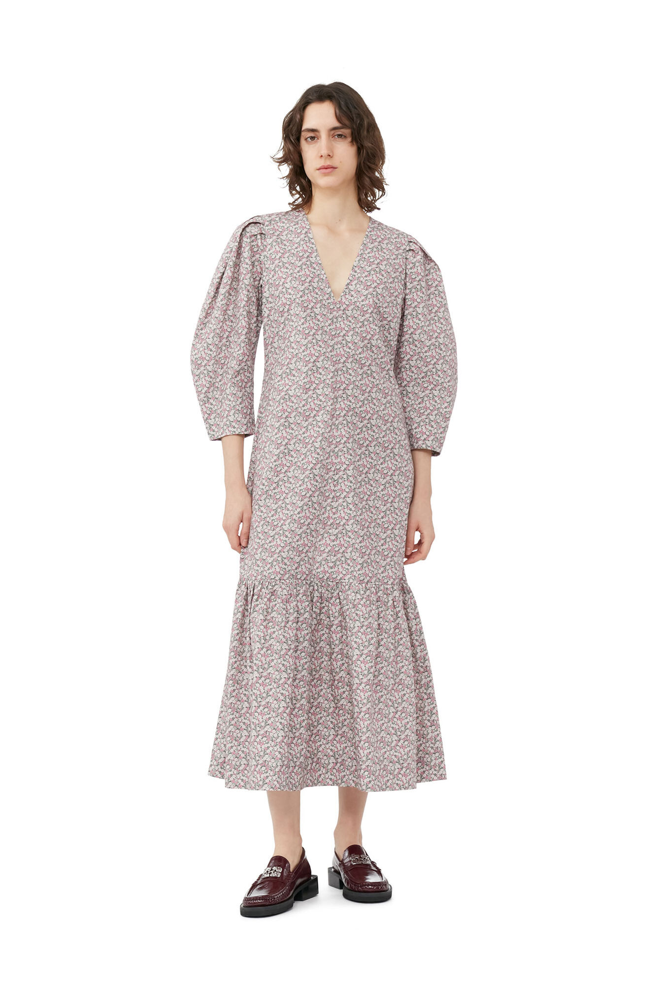 Robe longue à col en V en coton imprimé, Cotton, in colour Frost Gray - 1 - GANNI