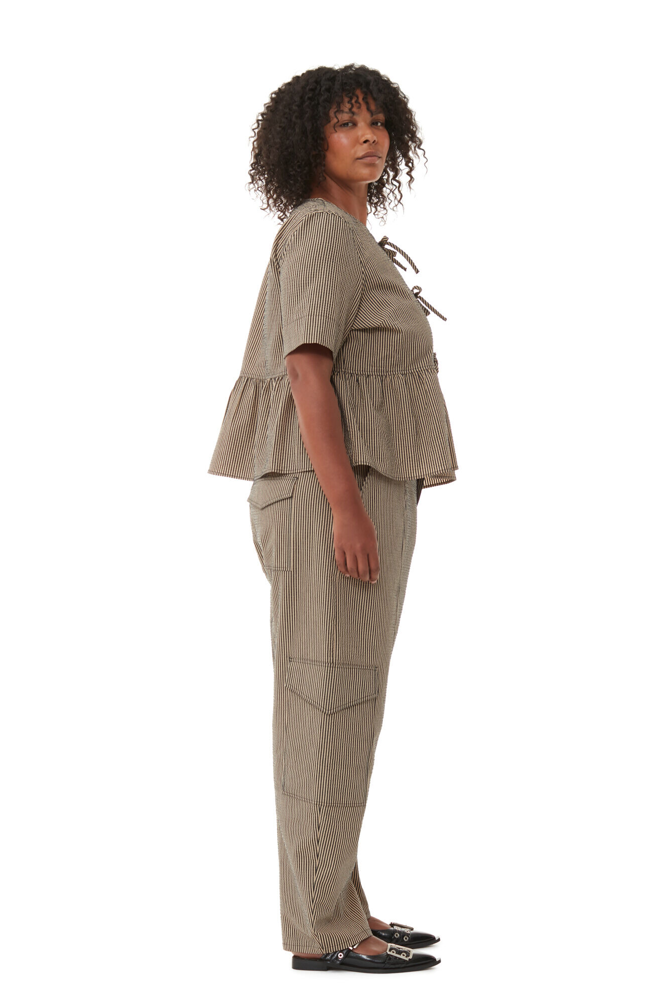 Seersucker Cargo Trousers, Cotton, in colour Irish Cream - 5 - GANNI