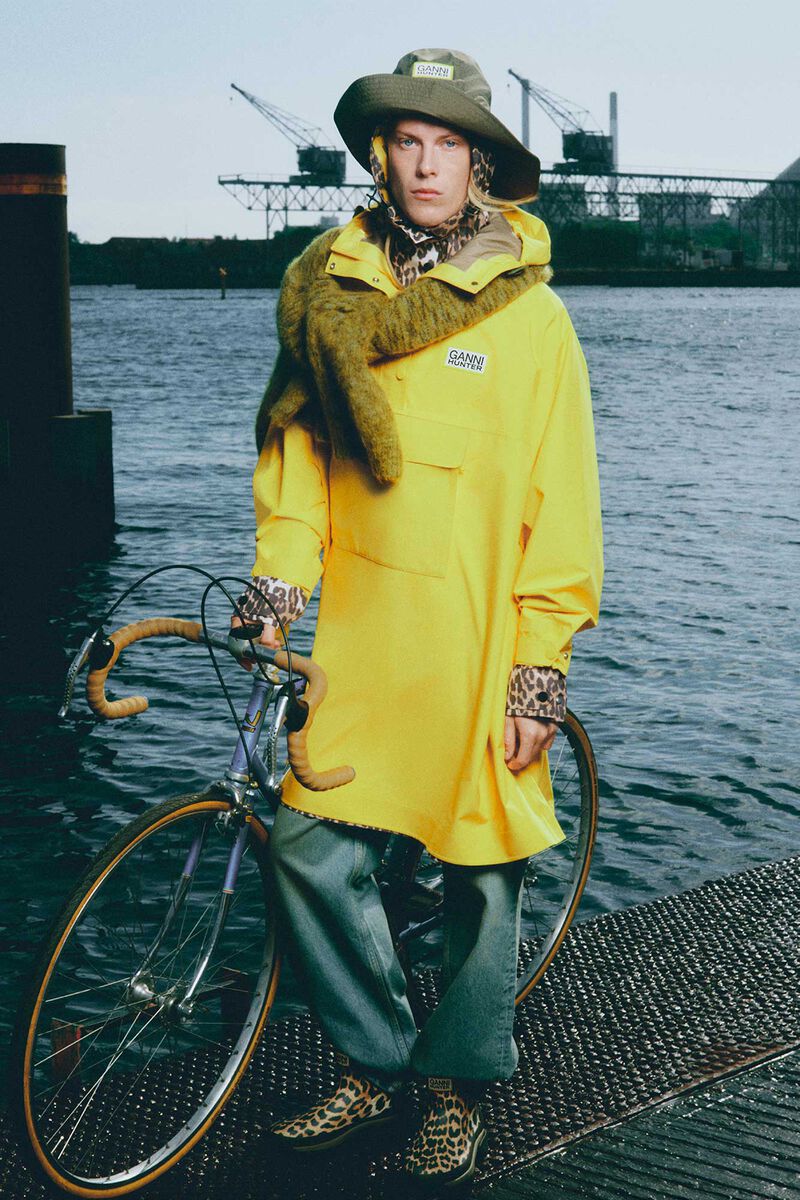 Poncho aus 10K wasserfestem Shell-Material, Recycled Polyester, in colour Lemon - 1 - GANNI