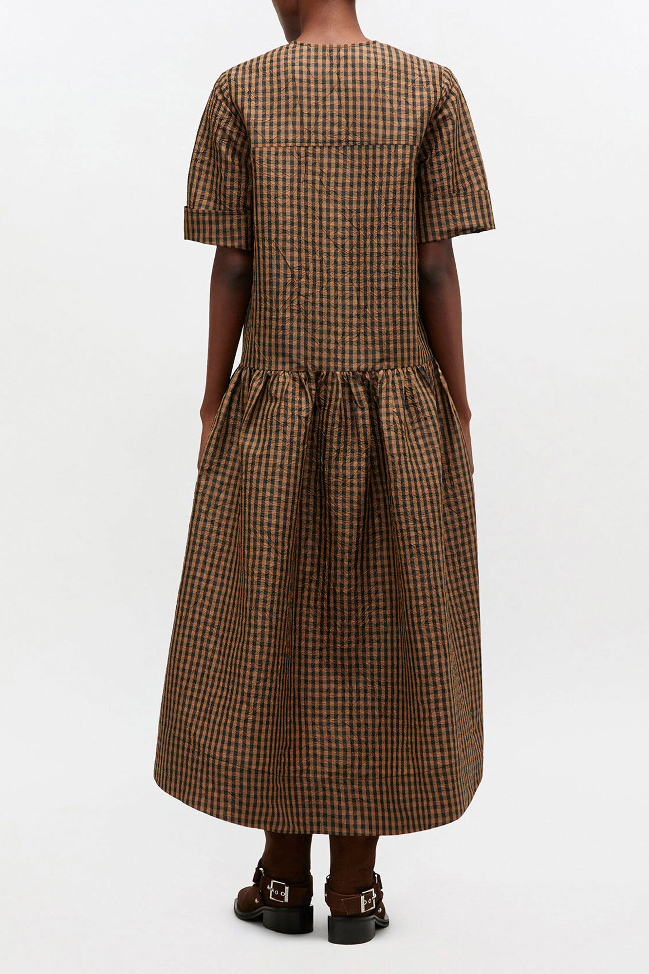 Robe longue &agrave; carreaux froiss&eacute;s, Recycled Polyester, in colour Tobacco Brown - 2 - GANNI