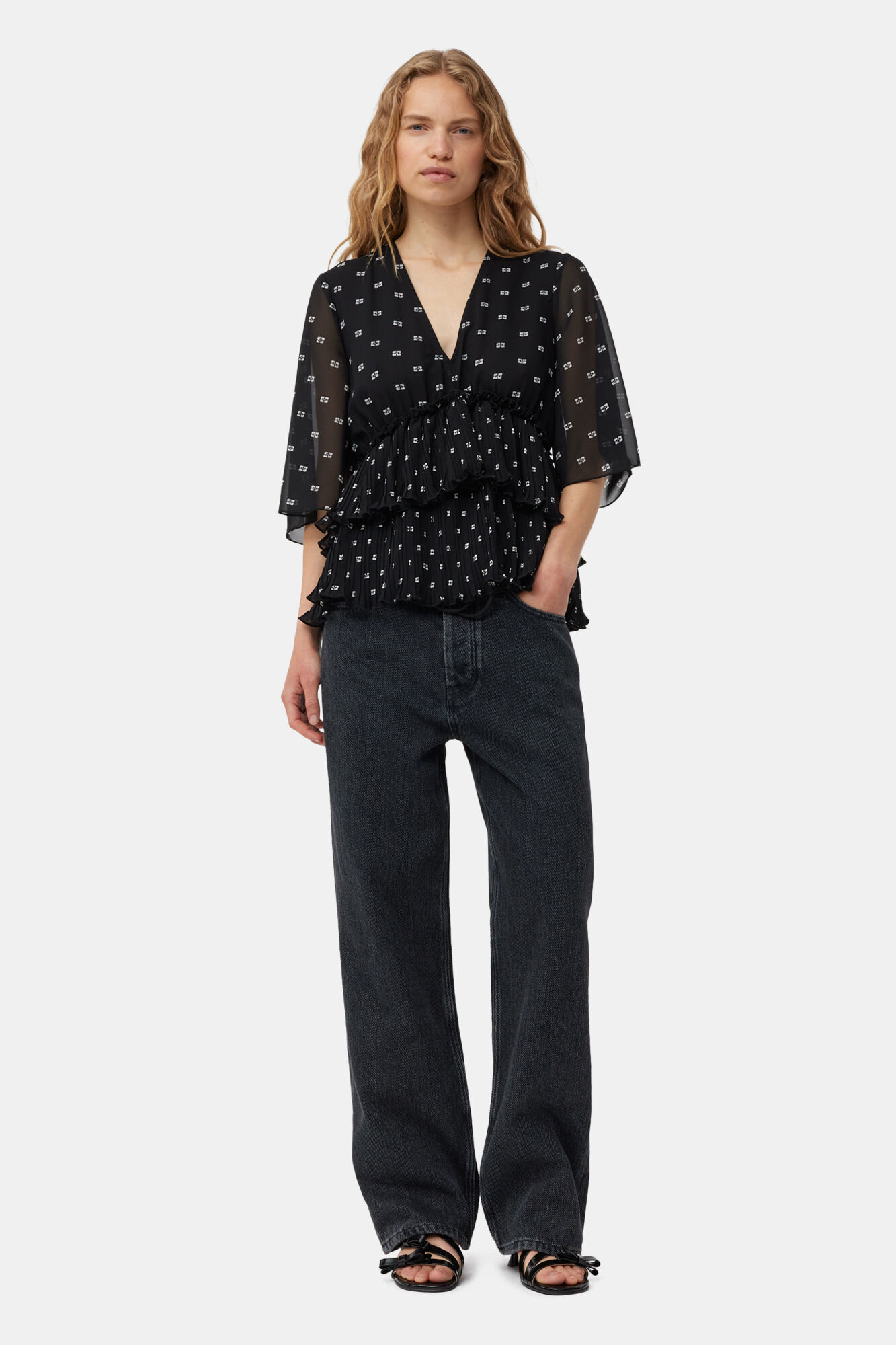 Black Pleated Georgette V-neck Flæsebluse, Recycled Polyester, in colour Black - 2 - GANNI