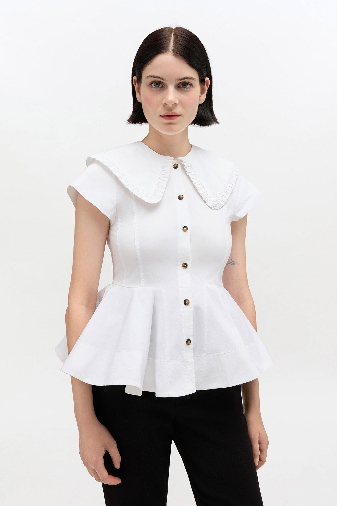 Bright White ショート丈 コットン ラッフルシャツ | GANNI (Global)