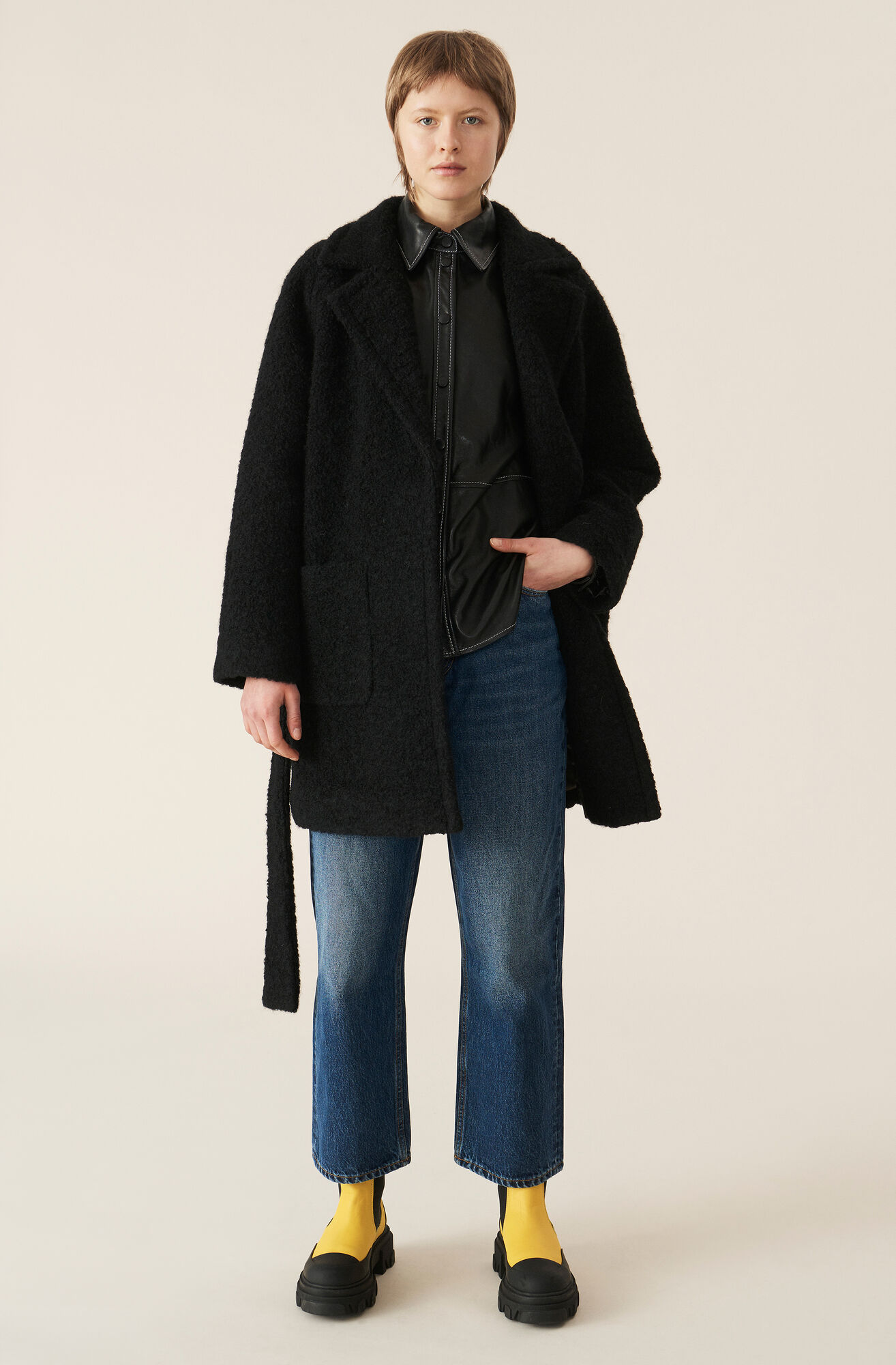 Manteau portefeuille en laine bouclée, Polyester, in colour Black - 2 - GANNI