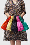 Tasche mit gerafftem Haltegriff, Polyester, in colour Kelly Green - 2 - GANNI