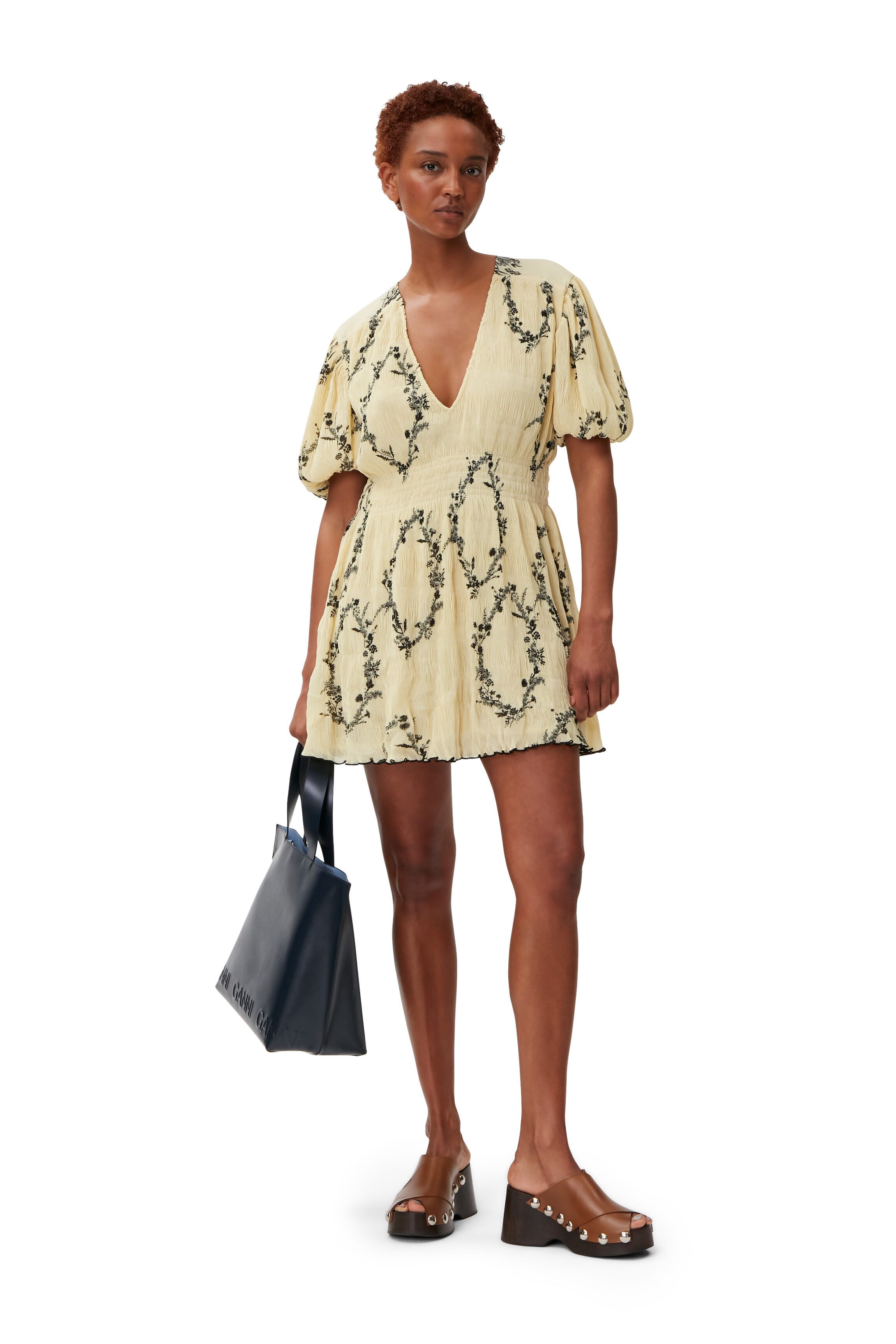 トップス GANNI PLEATED GEROGETTE / FLAN Ganni - Pale Yellow Floral Pleated Georgette Midi Dress