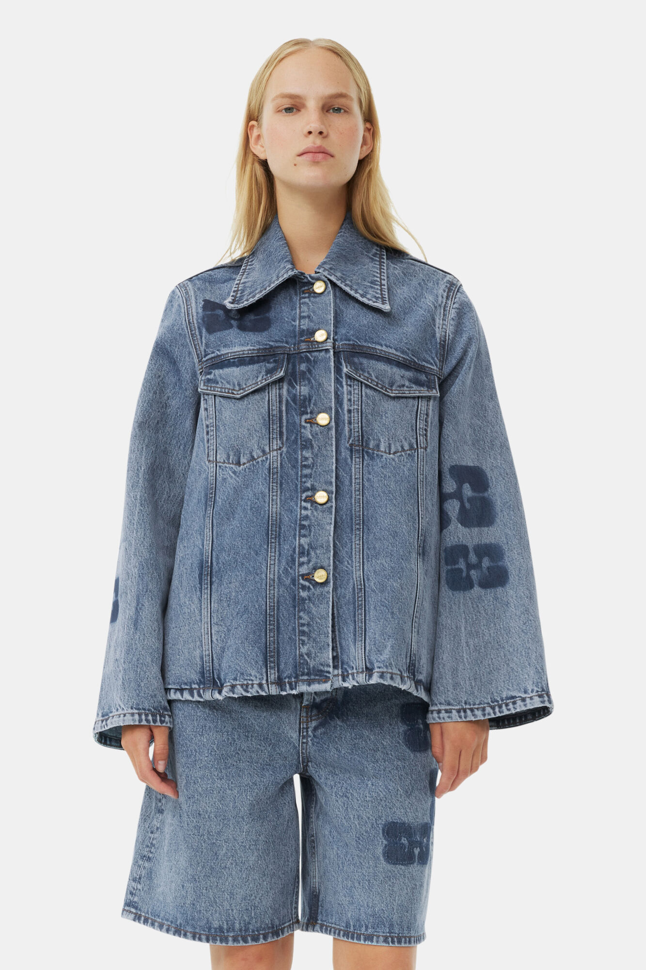 Patch Denim Jacke, Cotton, in colour Mid Blue Stone - 2 - GANNI