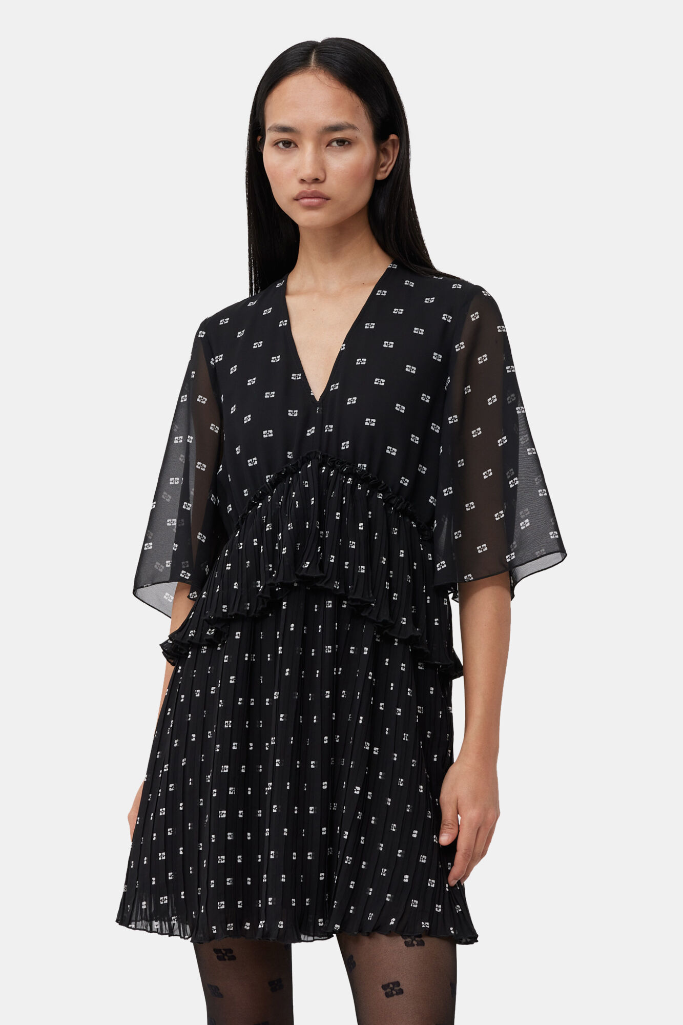 Black Pleated Georgette V-neck Flounce Minikjole, Recycled Polyester, in colour Black - 4 - GANNI